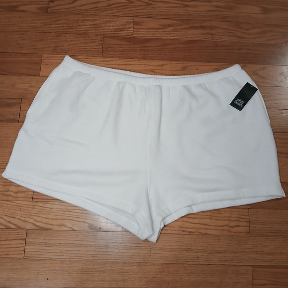Wild Fable‎ Women's White Fleece Sweat Shorts Size 3X - Picture 2 of 6